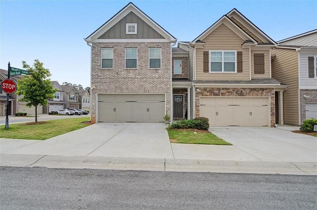 3 bedroom, 3 bathroom, 1,940 sq ft townhouse for sale at 7652 Baron Road, Fairburn, GA 30213 — photo 2
