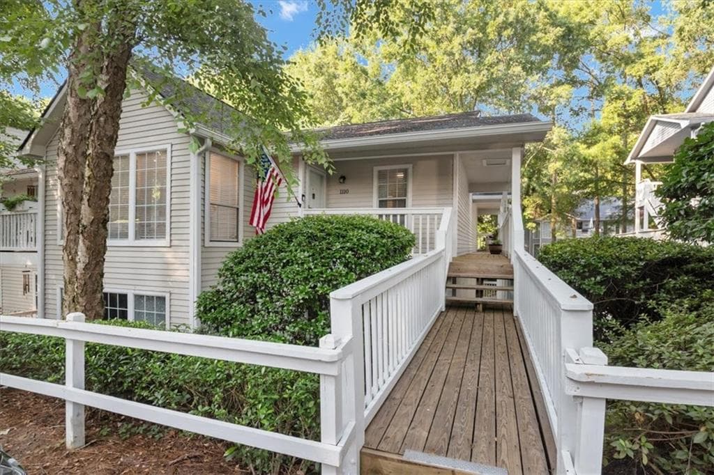 2 bedroom, 2 bathroom, 1,100 sq ft condominium sold at 1110 Gettysburg Place, Atlanta, GA 30350