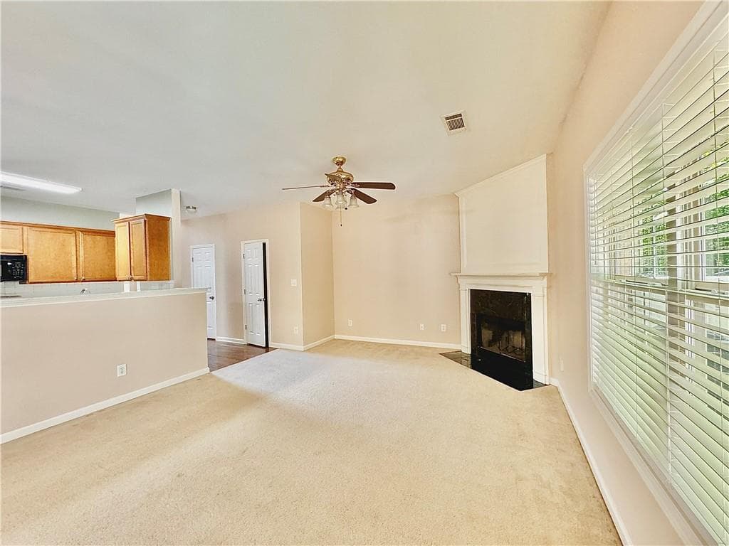 3 bedroom, 3 bathroom, 1,814 sq ft townhouse for rent at 370 Creek Manor Way, Suwanee, GA 30024 for $2,200 a month — photo 2