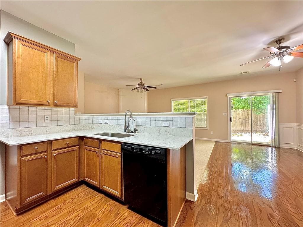 3 bedroom, 3 bathroom, 1,814 sq ft townhouse for rent at 370 Creek Manor Way, Suwanee, GA 30024 for $2,200 a month — photo 6