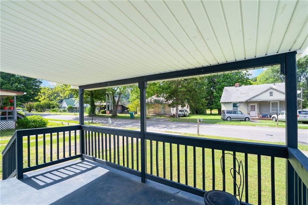 2 bedroom, 2 bathroom, 1,017 sq ft single family residence for sale at 473 Conway Street, Dalton, GA 30720 — photo 4
