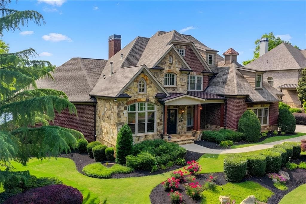 6 bedroom, 8 bathroom, 8,134 sq ft single family residence under contract at 2565 Hermitage Drive, Cumming, GA 30041 — photo 2