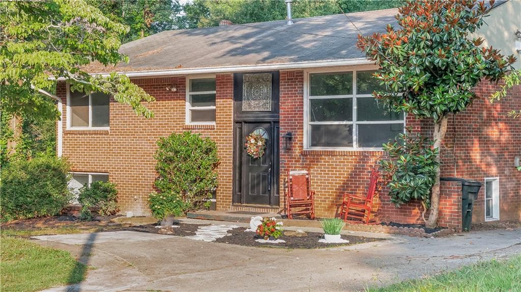 6 bedroom, 3 bathroom, 1,678 sq ft single family residence for sale at 2600 Benson Poole Road, Smyrna, GA 30082 — photo 4