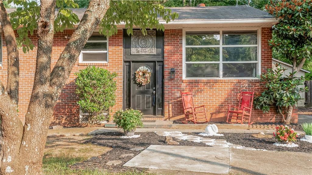 6 bedroom, 3 bathroom, 1,678 sq ft single family residence for sale at 2600 Benson Poole Road, Smyrna, GA 30082 — photo 2