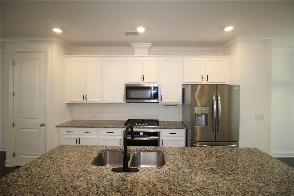 3 bedroom, 4 bathroom, 1,896 sq ft townhouse for sale at 6532 Beacon Drive, Atlanta, GA 30328 — photo 10