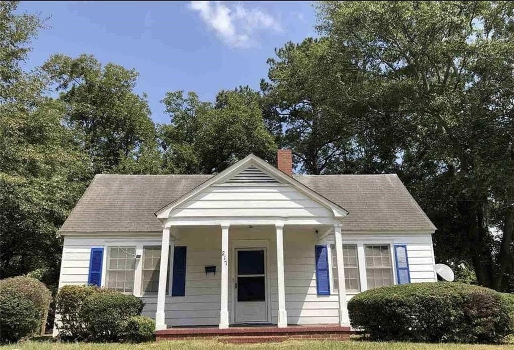 3 bedroom, 1 bathroom, 1,443 sq ft single family residence sold at 217 Oak Street, Fort Valley, GA 31030