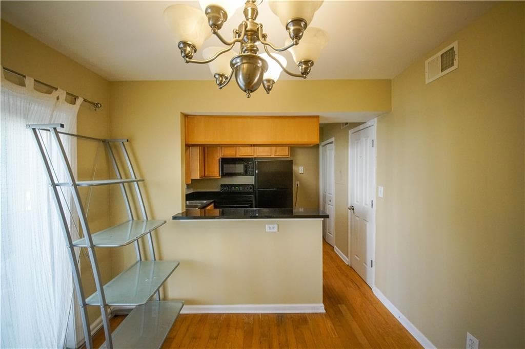 1 bedroom, 1 bathroom, 900 sq ft condominium for sale at 6940 Roswell Road C14, Atlanta, GA 30328 — photo 3