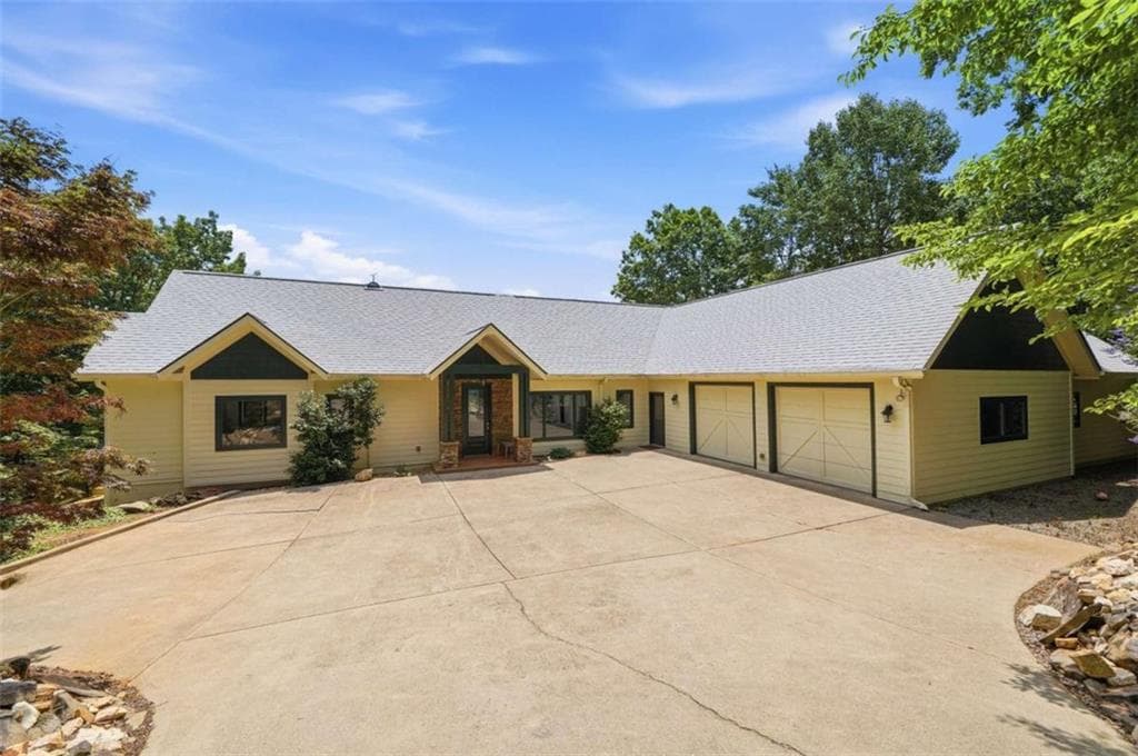 5 bedroom, 4 bathroom, 4,684 sq ft single family residence for sale at 714 Clearview Drive, Talking Rock, GA 30175 — photo 3