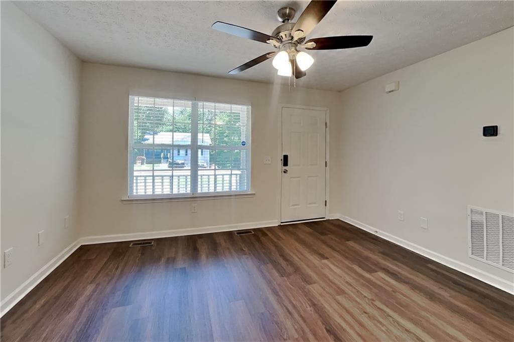 3 bedroom, 2 bathroom, 1,156 sq ft single family residence for rent at 6460 River Hill Drive, Flowery Branch, GA 30542 for $1,800 a month — photo 2