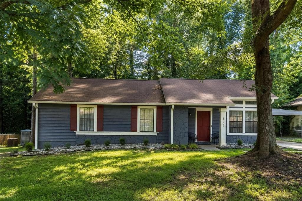 3 bedroom, 2 bathroom, 1,324 sq ft single family residence for sale at 693 Utoy Circle, Atlanta, GA 30331