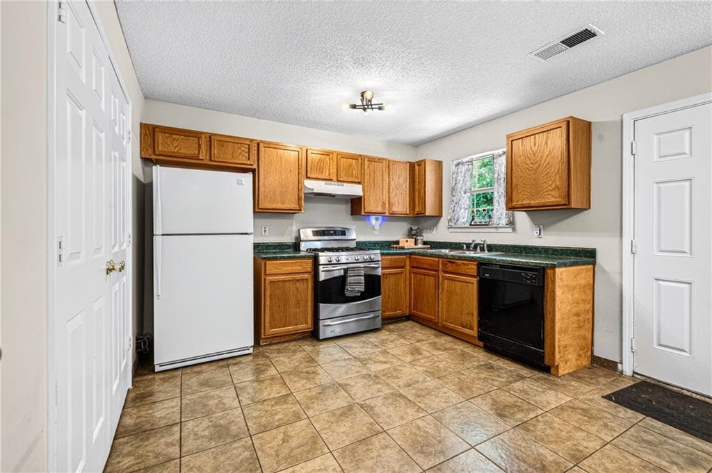 3 bedroom, 2 bathroom, 1,208 sq ft single family residence for sale at 2343 Rambling Way, Lithonia, GA 30058 — photo 8