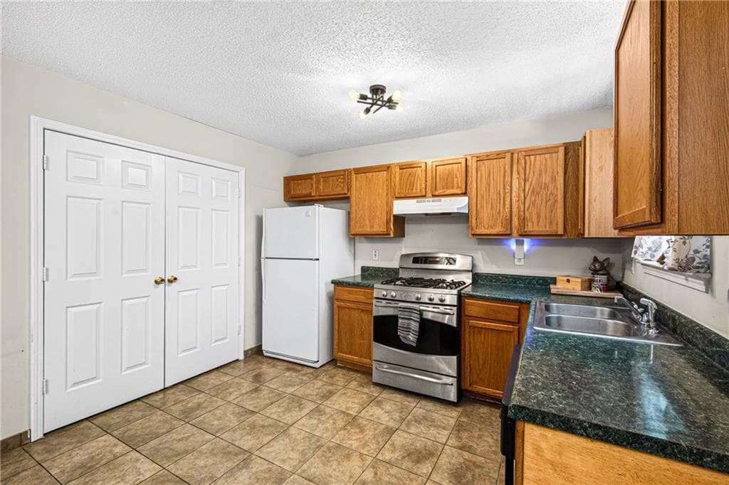 3 bedroom, 2 bathroom, 1,208 sq ft single family residence for sale at 2343 Rambling Way, Lithonia, GA 30058 — photo 9