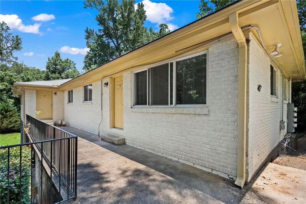 quadruplex for sale at 545 Oakview Road, Decatur, GA 30030 — photo 2