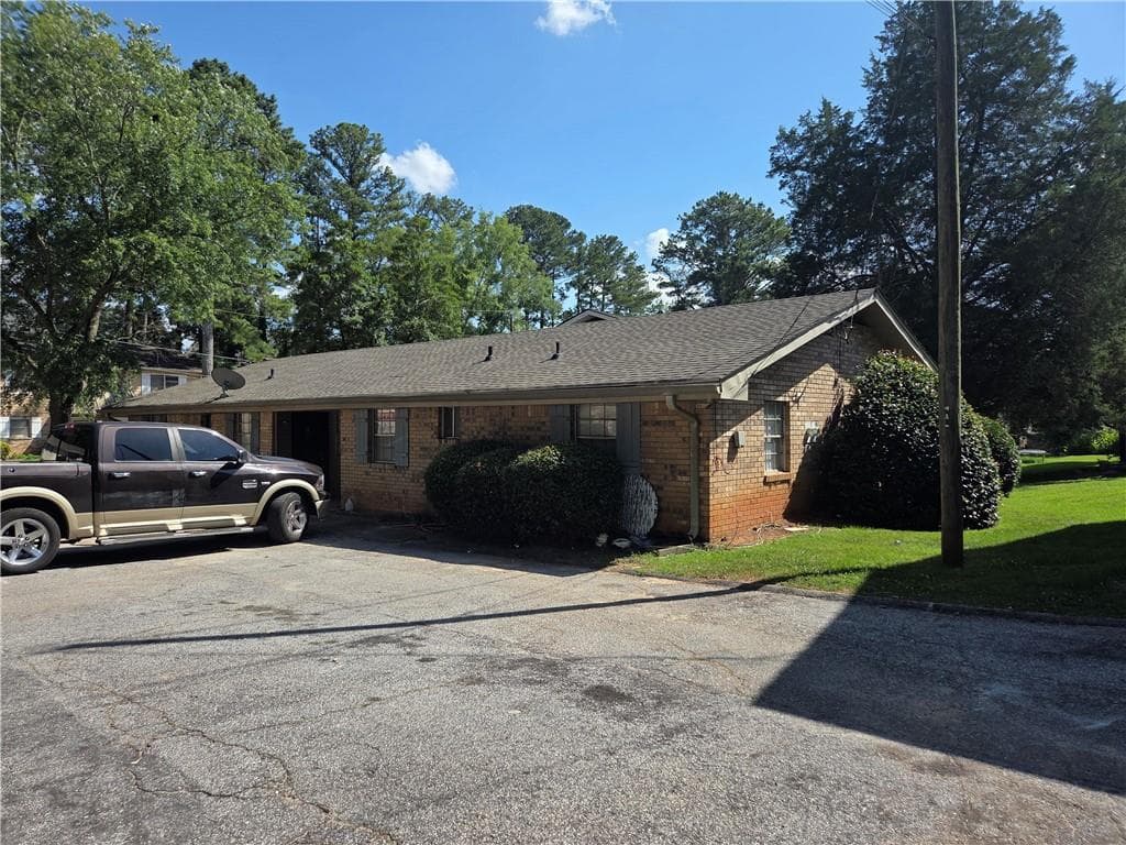 2 bedroom, 1 bathroom, 1,063 sq ft townhouse for sale at 897 A Six Oaks Circle B, Norcross, GA 30093