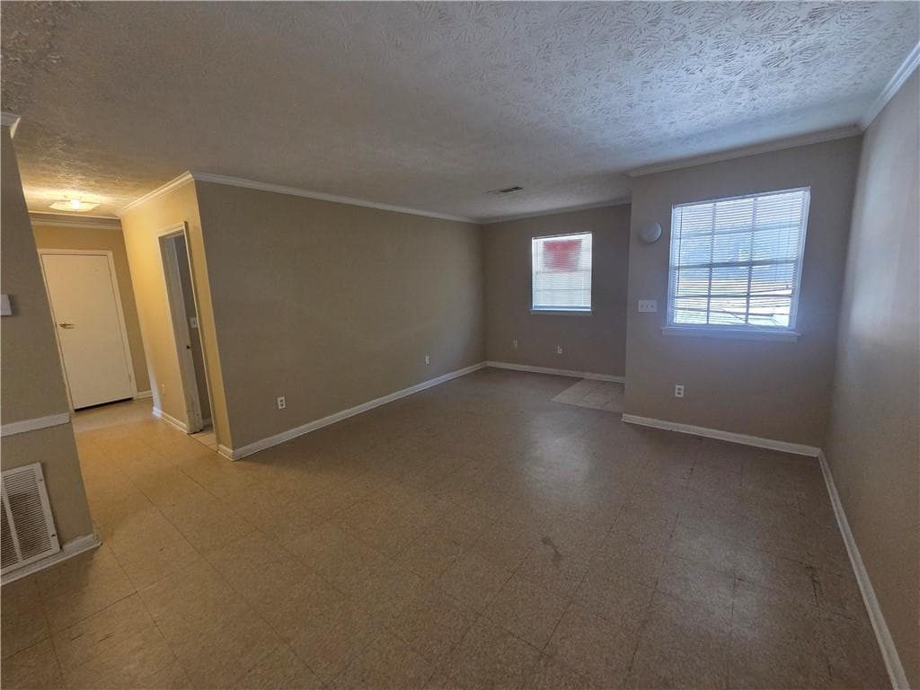 2 bedroom, 1 bathroom, 1,063 sq ft townhouse for sale at 897 A Six Oaks Circle B, Norcross, GA 30093 — photo 2