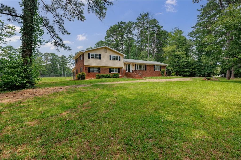 5 bedroom, 3 bathroom, 2,452 sq ft single family residence for sale at 115 Brookshire Drive, Fayetteville, GA 30215 — photo 9