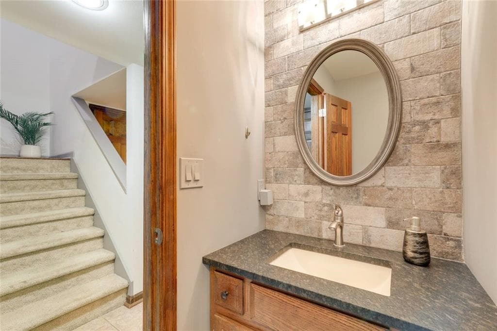 2 bedroom, 3 bathroom, 1,906 sq ft townhouse for sale at 2970 Woodruff Drive, Smyrna, GA 30080 — photo 9