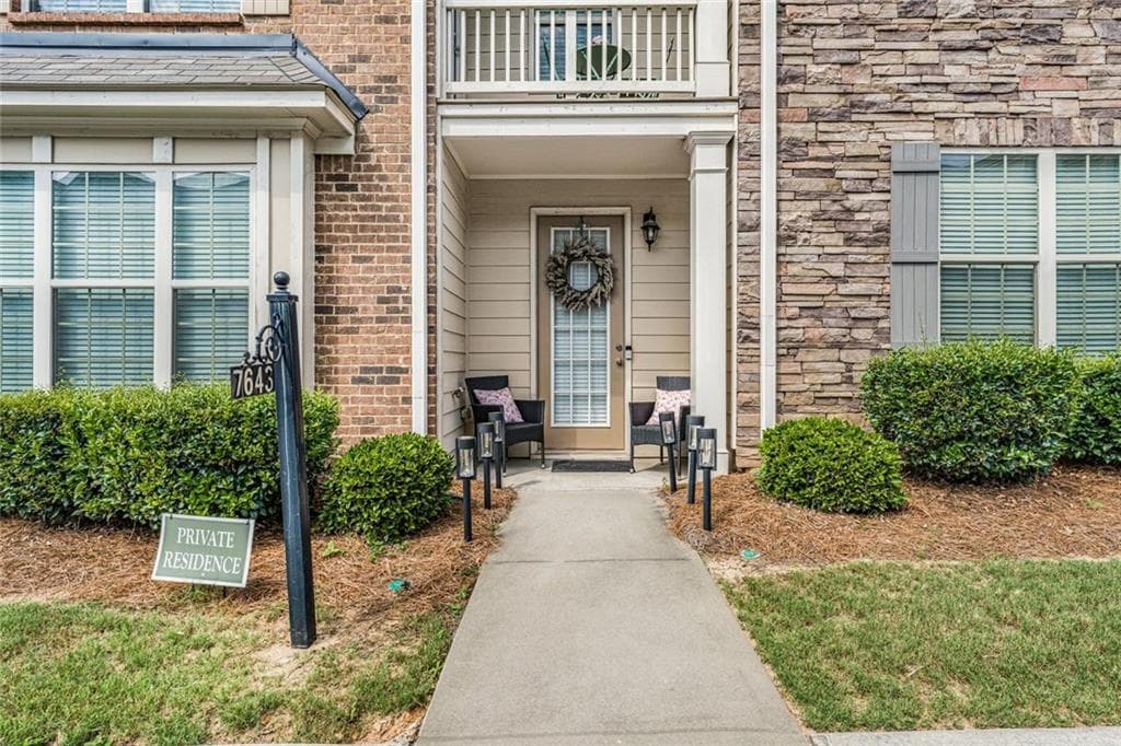 3 bedroom, 3 bathroom, 2,005 sq ft townhouse for sale at 7643 Bucknell Terrace, Fairburn, GA 30213 — photo 2