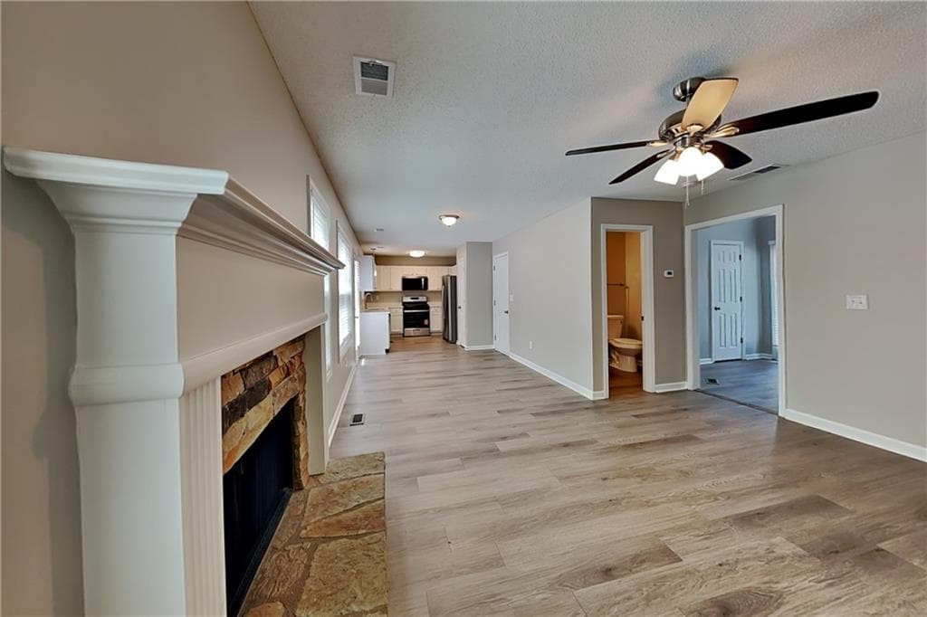 3 bedroom, 3 bathroom, 1,328 sq ft single family residence for rent at 28 Greystone Ridge, Hiram, GA 30141 for $1,800 a month — photo 3