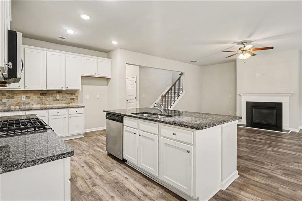 4 bedroom, 3 bathroom, 2,684 sq ft single family residence under contract at 2464 Hanover Woods Road, Lithonia, GA 30058 — photo 7