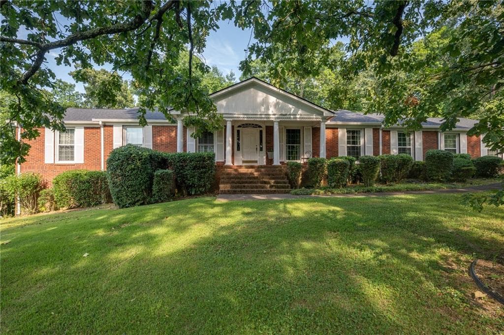 6 bedroom, 3 bathroom, 4,311 sq ft single family residence for sale at 206 Sherwood Drive, Calhoun, GA 30701 — photo 1 of 57