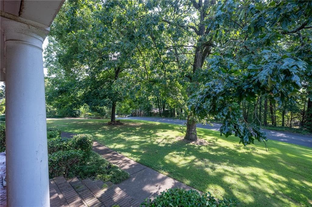 6 bedroom, 3 bathroom, 4,311 sq ft single family residence for sale at 206 Sherwood Drive, Calhoun, GA 30701 — photo 4
