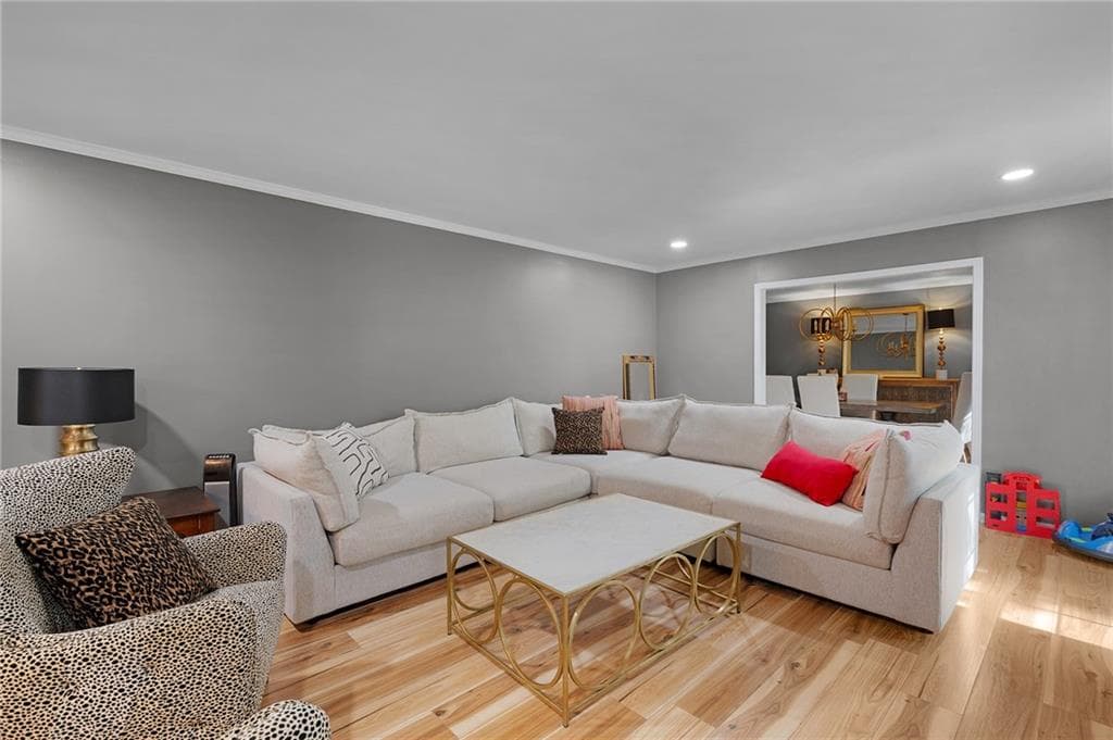 6 bedroom, 3 bathroom, 4,311 sq ft single family residence for sale at 206 Sherwood Drive, Calhoun, GA 30701 — photo 8