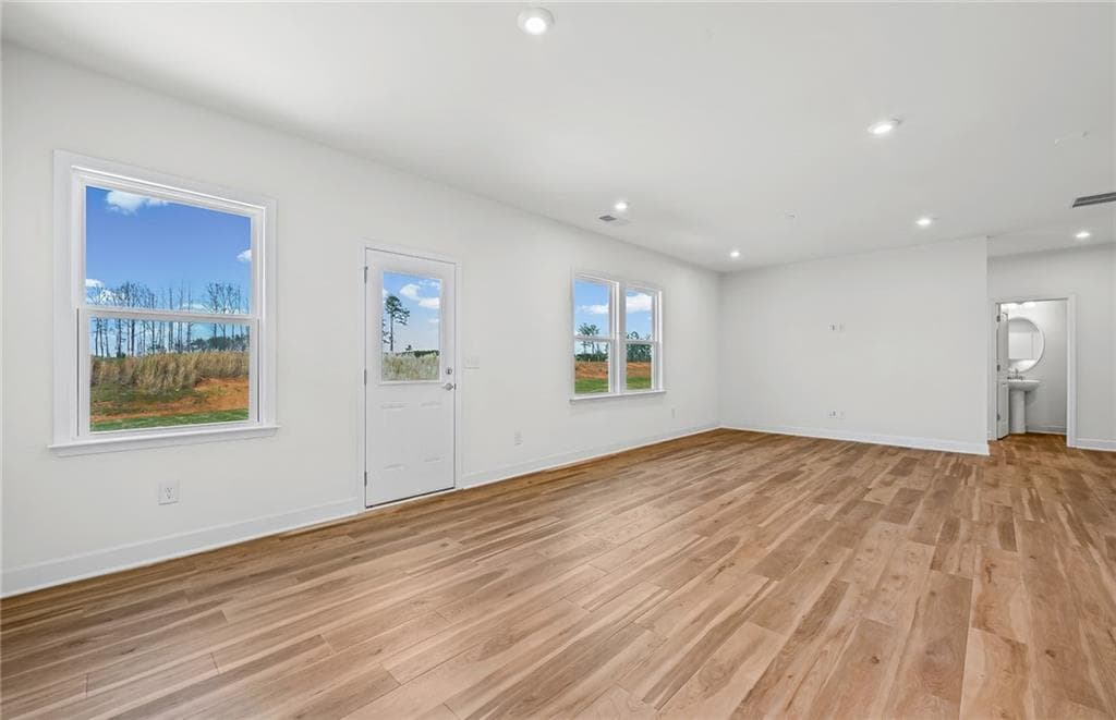 4 bedroom, 3 bathroom, 2,622 sq ft single family residence under contract at 240 Delilah Street, Mcdonough, GA 30252 — photo 6