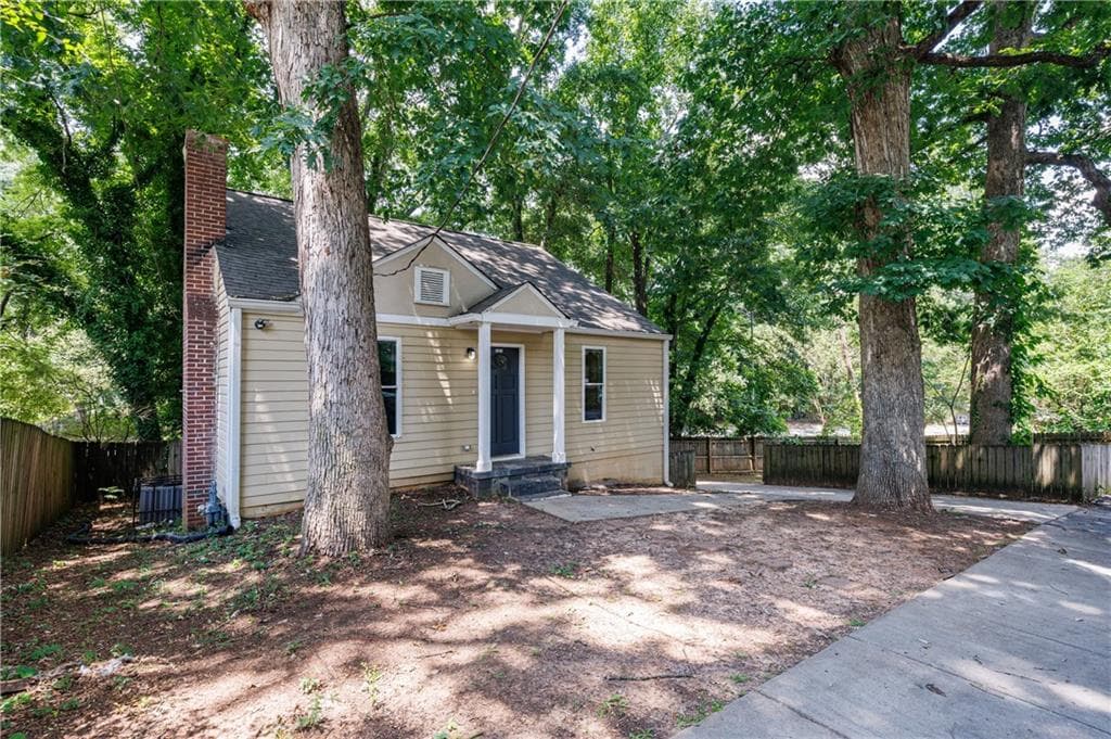 5 bedroom, 4 bathroom, 2,262 sq ft single family residence for sale at 1371 Fulton Avenue, Atlanta, GA 30344 — photo 3