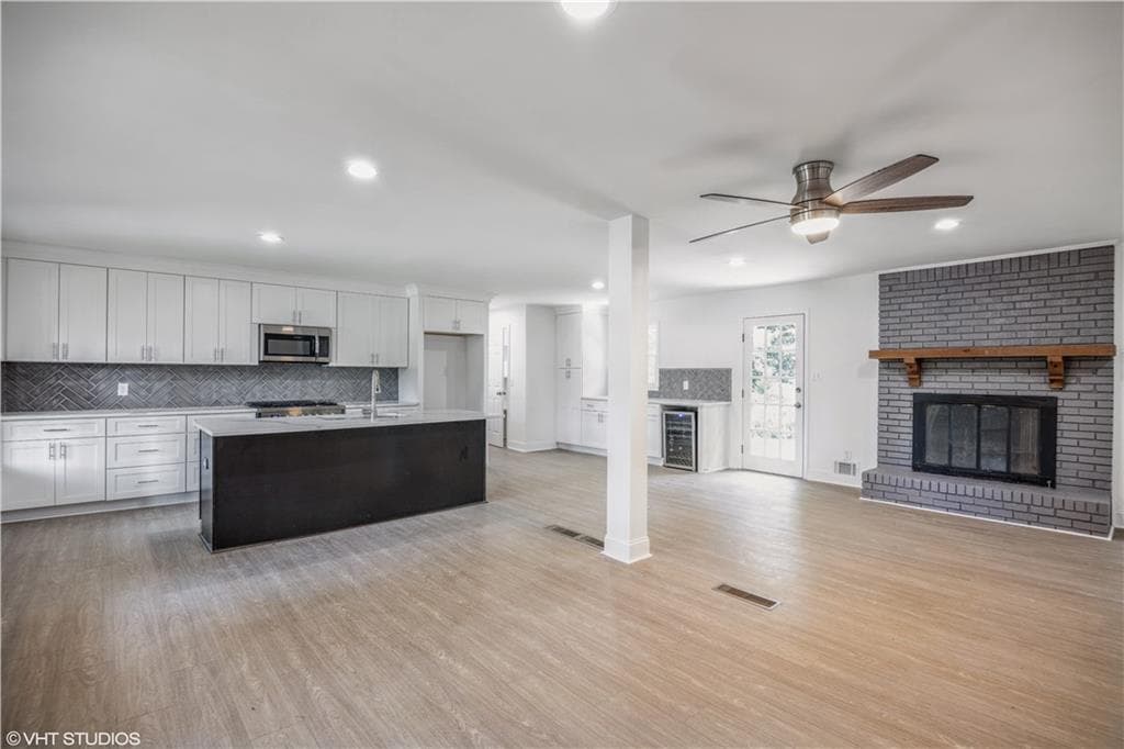 3 bedroom, 3 bathroom, 1,668 sq ft single family residence for sale at 1944 Lashley Court, Snellville, GA 30078 — photo 1 of 25