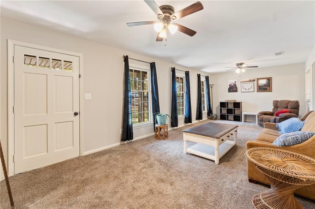 3 bedroom, 2 bathroom, 1,976 sq ft single family residence under contract at 6762 Mason Creek Road, Douglasville, GA 30135 — photo 3