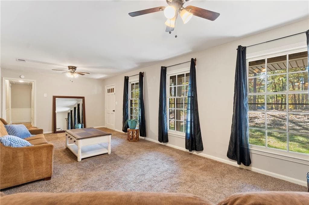 3 bedroom, 2 bathroom, 1,976 sq ft single family residence under contract at 6762 Mason Creek Road, Douglasville, GA 30135 — photo 5