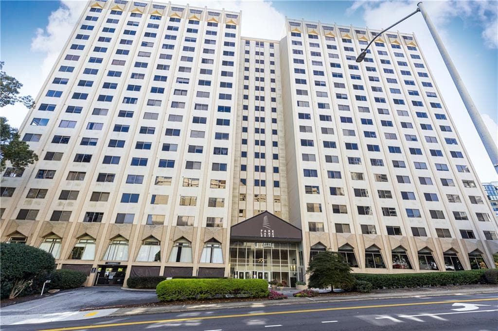 1 bedroom, 1 bathroom, 505 sq ft condominium for sale at 2479 Peachtree Road 1010, Atlanta, GA 30305 — photo 2