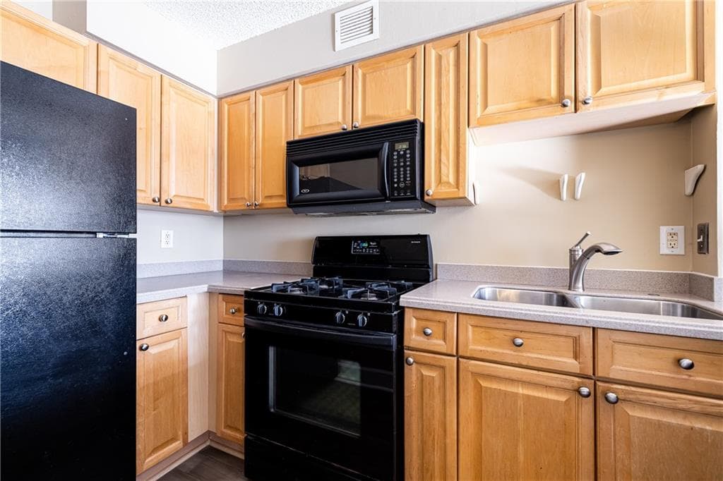 1 bedroom, 1 bathroom, 505 sq ft condominium for sale at 2479 Peachtree Road 1010, Atlanta, GA 30305 — photo 6