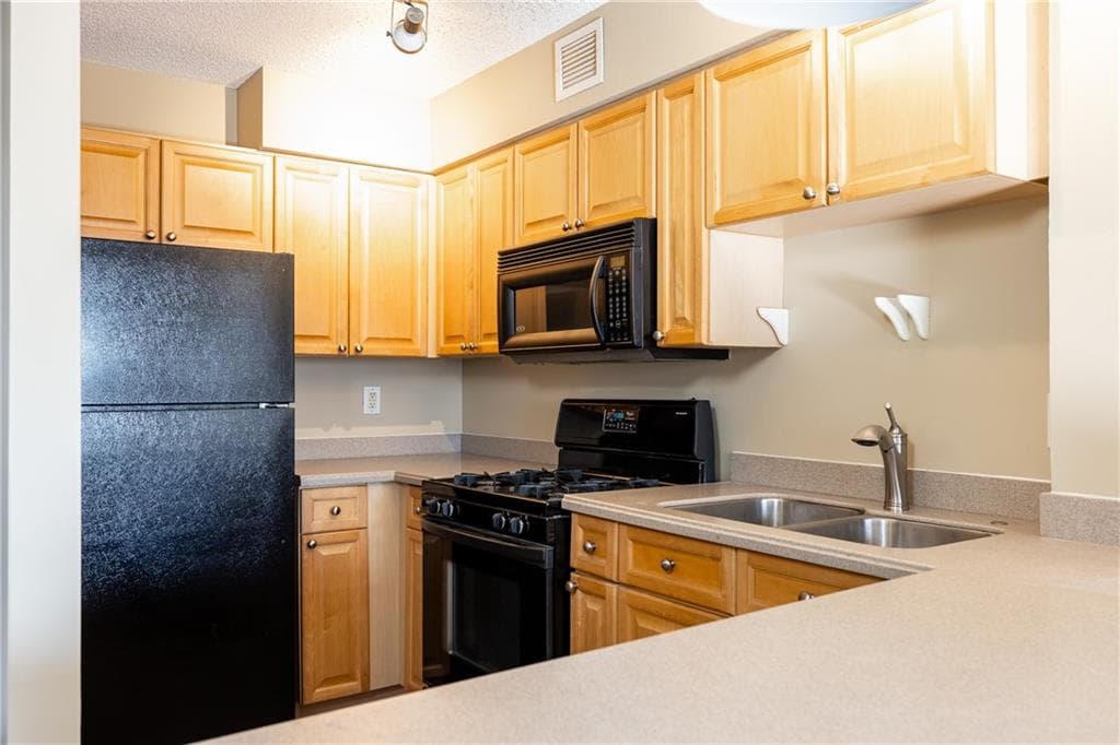 1 bedroom, 1 bathroom, 505 sq ft condominium for sale at 2479 Peachtree Road 1010, Atlanta, GA 30305 — photo 7