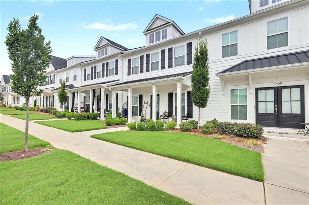 3 bedroom, 3 bathroom, 1,985 sq ft townhouse for sale at 1711 Prospect Way, Conyers, GA 30094 — photo 3