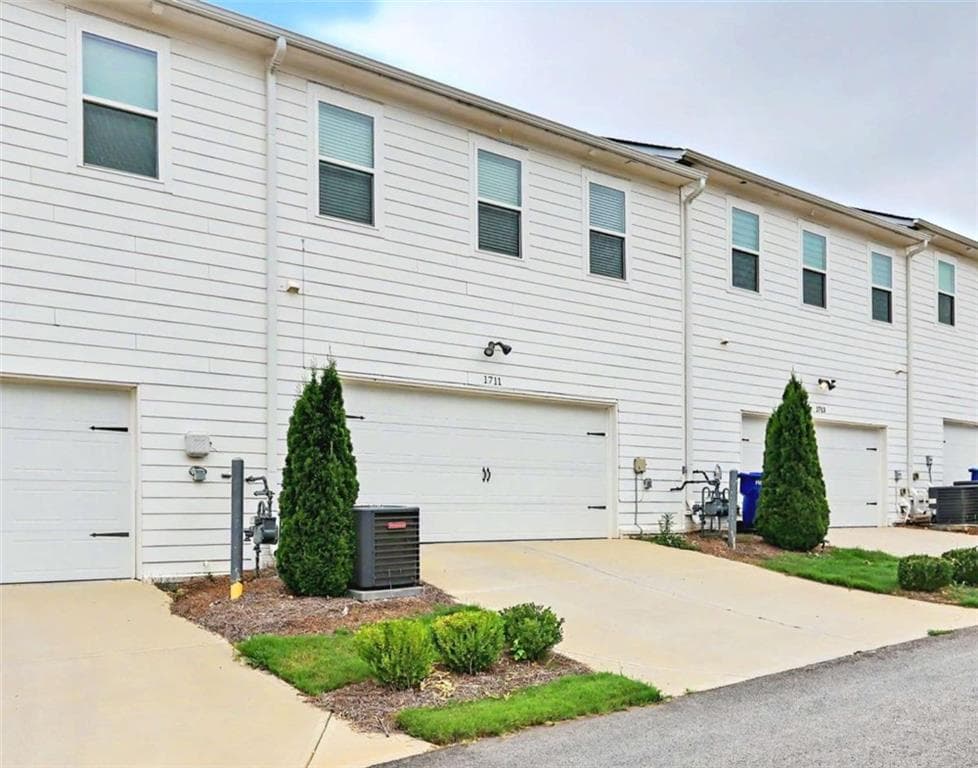 3 bedroom, 3 bathroom, 1,985 sq ft townhouse for sale at 1711 Prospect Way, Conyers, GA 30094 — photo 4