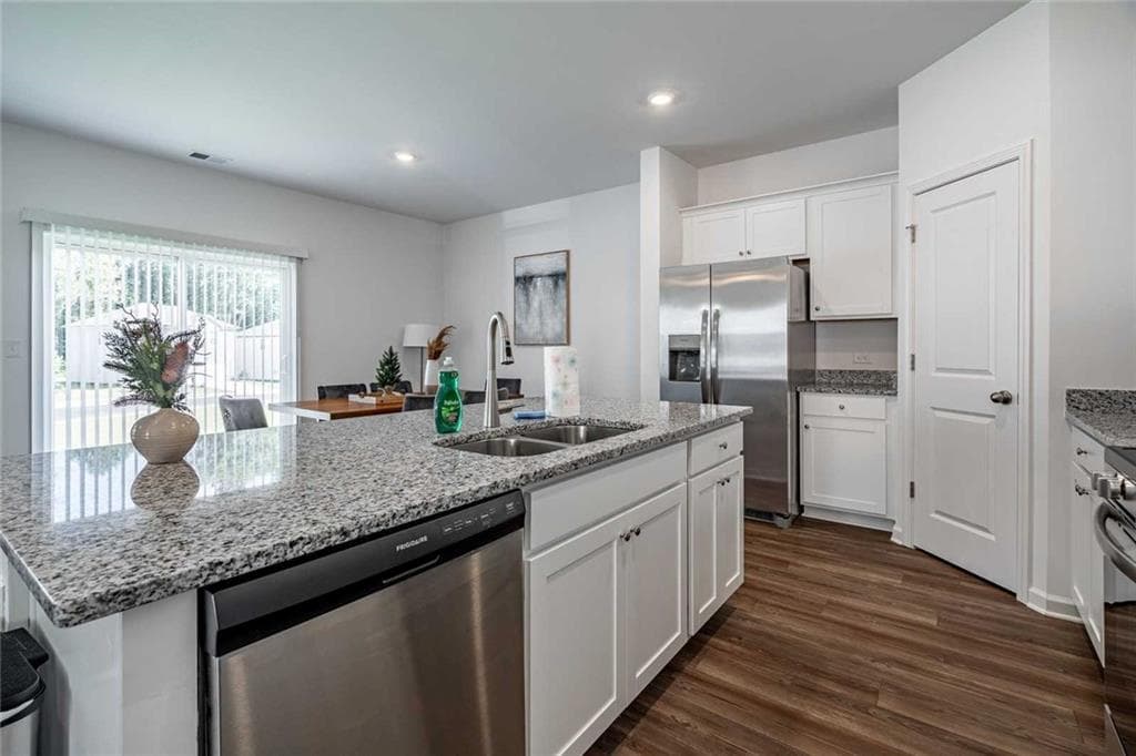 4 bedroom, 3 bathroom, 2,132 sq ft single family residence for rent at 8317 Hunters Grove Road, Union City, GA 30291 for $2,700 a month — photo 5
