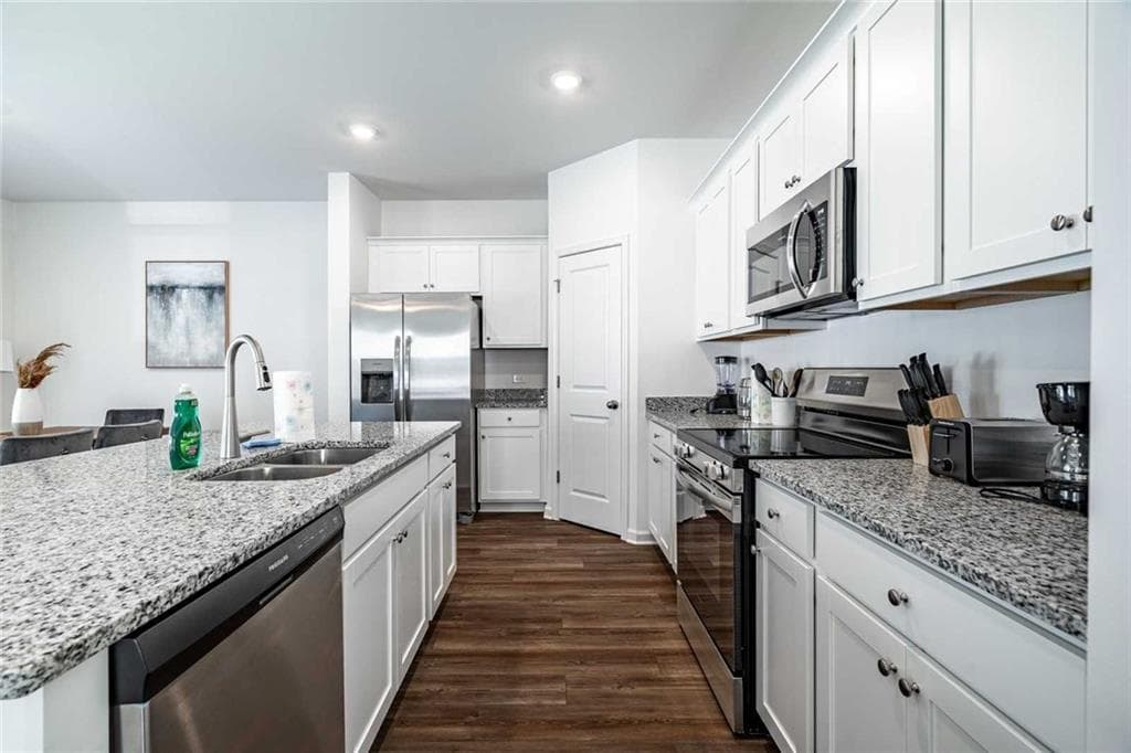 4 bedroom, 3 bathroom, 2,132 sq ft single family residence for rent at 8317 Hunters Grove Road, Union City, GA 30291 for $2,700 a month — photo 6