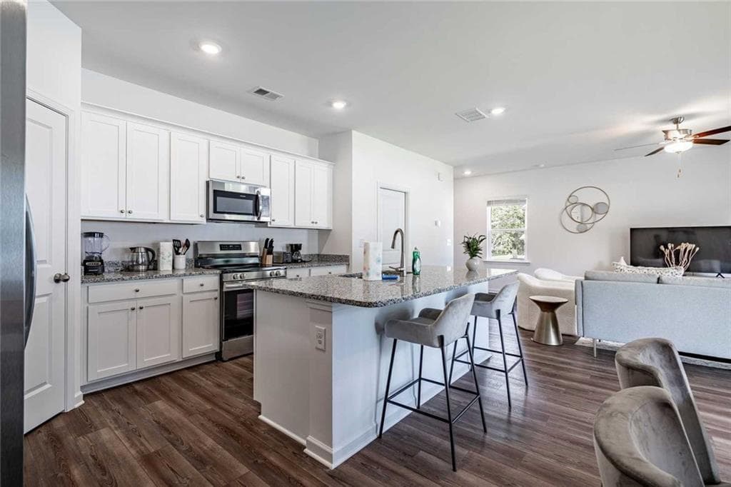 4 bedroom, 3 bathroom, 2,132 sq ft single family residence for rent at 8317 Hunters Grove Road, Union City, GA 30291 for $2,700 a month — photo 8