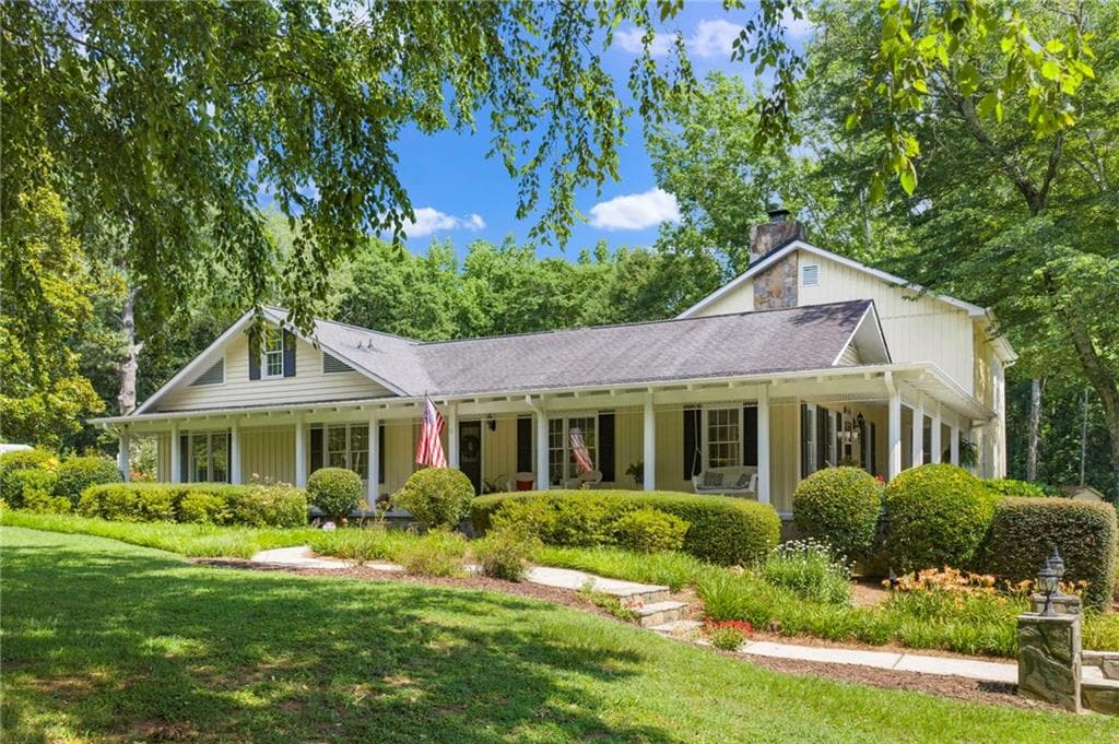 6 bedroom, 5 bathroom, 3,596 sq ft single family residence for sale at 2324 E Cherokee Drive, Woodstock, GA 30188 — photo 2