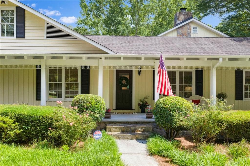 6 bedroom, 5 bathroom, 3,596 sq ft single family residence for sale at 2324 E Cherokee Drive, Woodstock, GA 30188 — photo 3