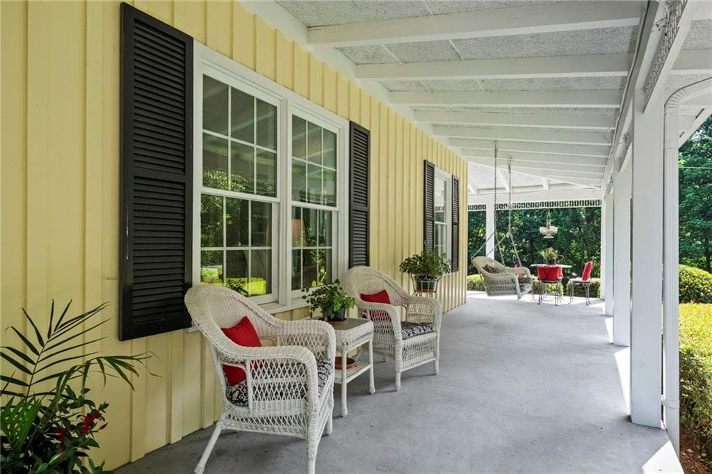 6 bedroom, 5 bathroom, 3,596 sq ft single family residence for sale at 2324 E Cherokee Drive, Woodstock, GA 30188 — photo 4