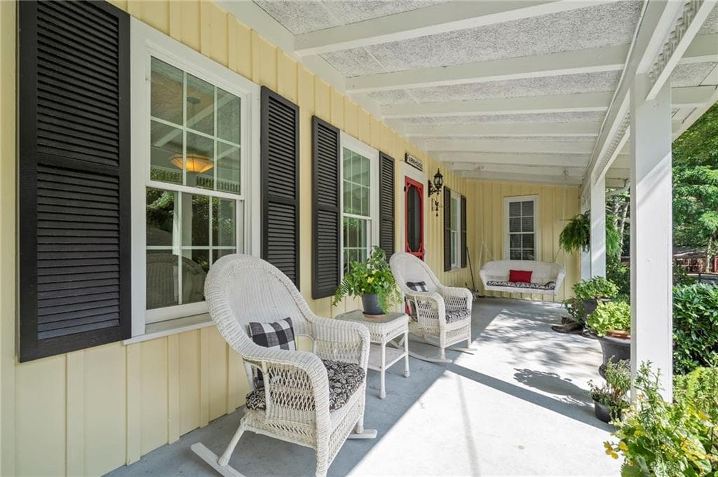 6 bedroom, 5 bathroom, 3,596 sq ft single family residence for sale at 2324 E Cherokee Drive, Woodstock, GA 30188 — photo 6