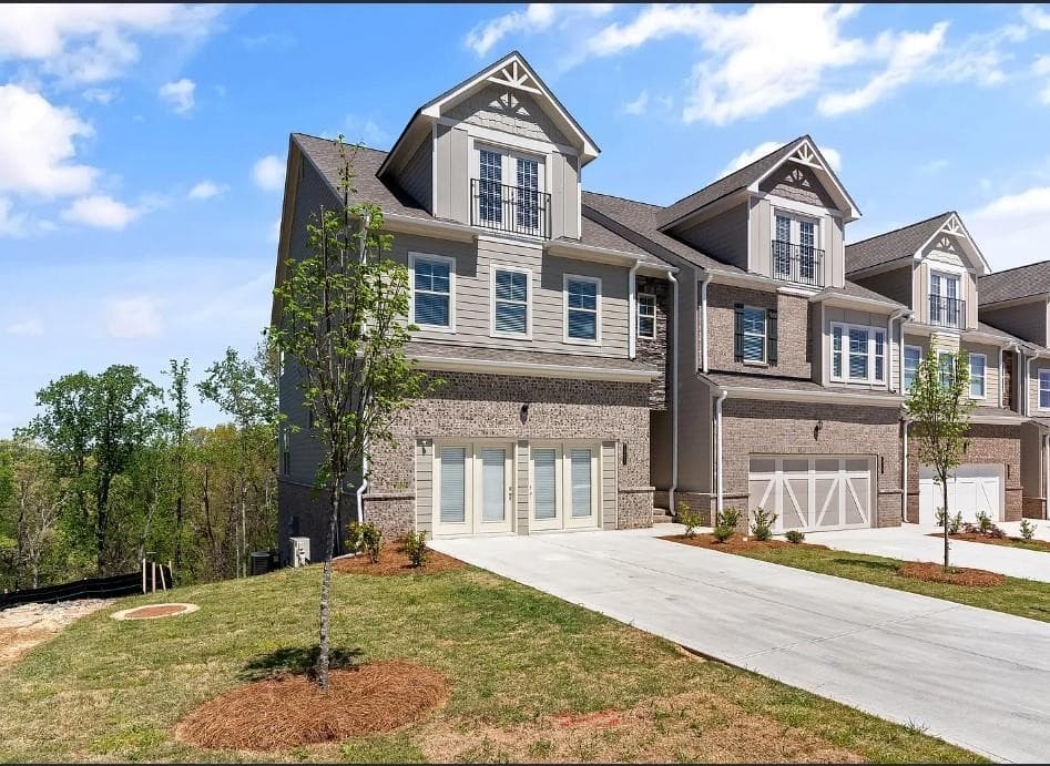 3 bedroom, 3 bathroom, 2,619 sq ft townhouse for rent at 1905 Manor Pointe Drive, Cumming, GA 30041 for $2,600 a month — photo 1 of 31