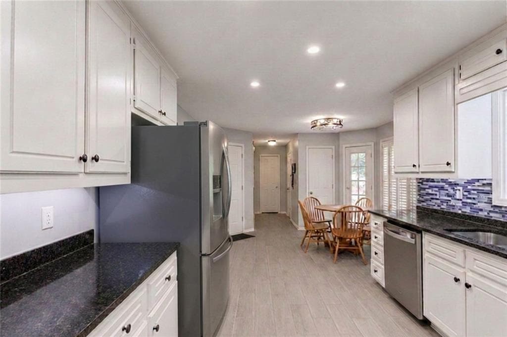 4 bedroom, 3 bathroom, 1,864 sq ft single family residence under contract at 995 Thornwood Lane, Dacula, GA 30019 — photo 6
