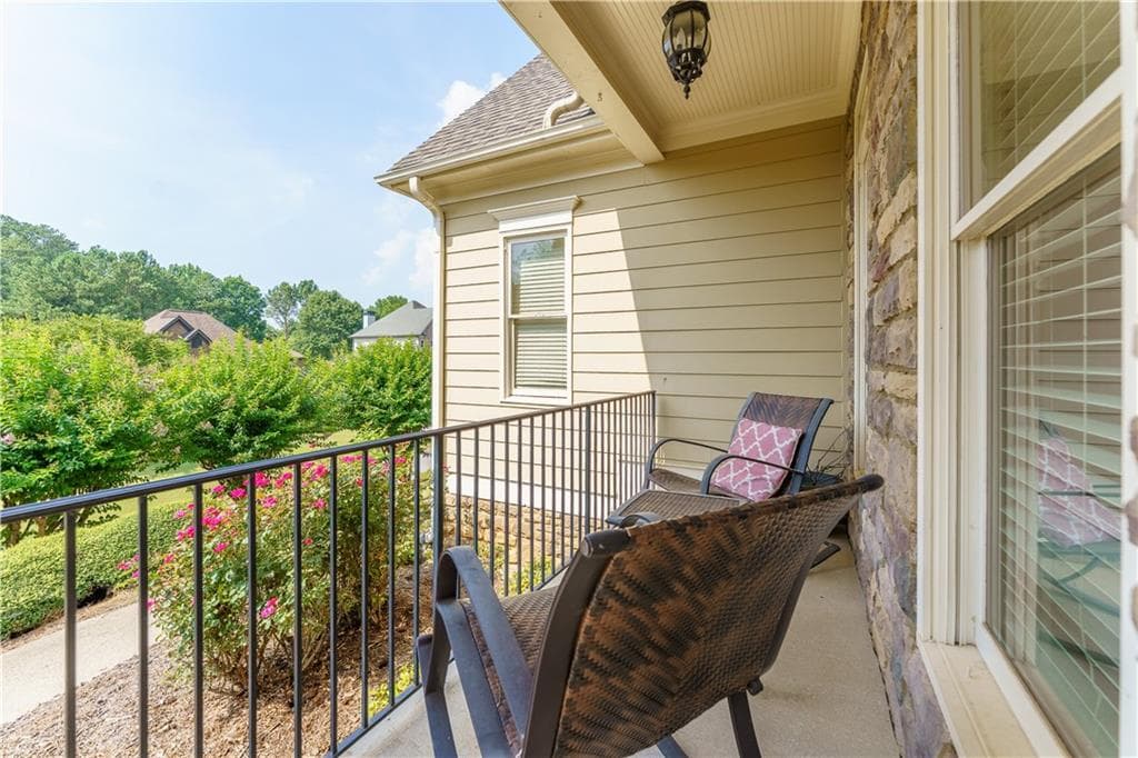 4 bedroom, 4 bathroom, 3,917 sq ft single family residence for sale at 6080 Heritage Manor Drive, Cumming, GA 30040 — photo 5