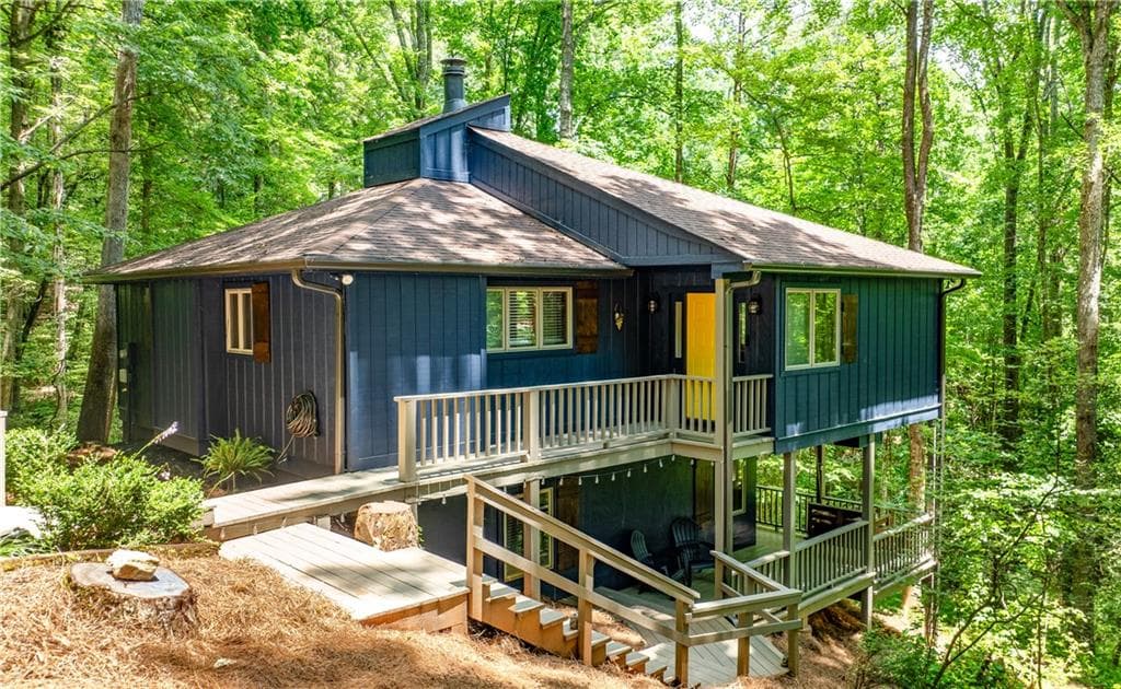 3 bedroom, 3 bathroom, 1,074 sq ft single family residence sold at 49 Baum Weg, Helen, GA 30545