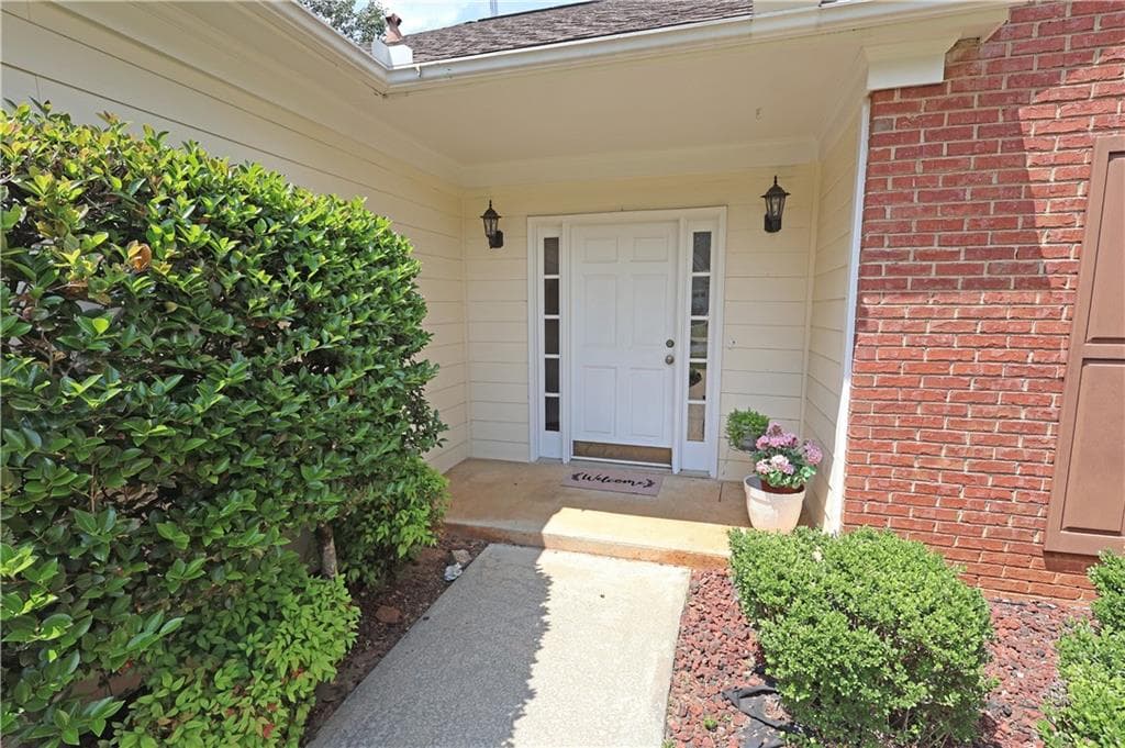 3 bedroom, 2 bathroom, 1,760 sq ft single family residence under contract at 2813 Colleton Drive, Marietta, GA 30066 — photo 2