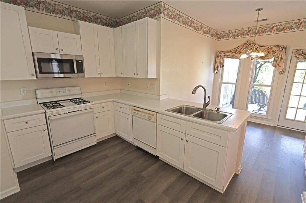 3 bedroom, 2 bathroom, 1,760 sq ft single family residence under contract at 2813 Colleton Drive, Marietta, GA 30066 — photo 8